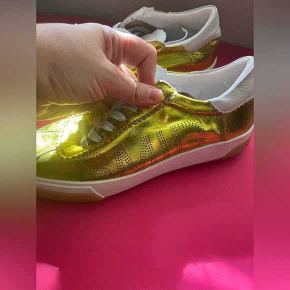 NWOT Smidt Gold Sneakers - Picture 7 of 8